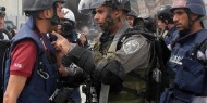 وزارة الإعلام تطالب الاتحادين الدولي والعربي بحماية الصحفيين من انتهاكات الاحتلال