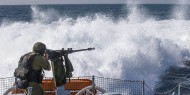 قوات الاحتلال تحاصر قاربا للصيد في عرض بحر رفح