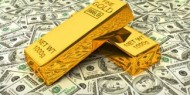 الذهب يهبط بفعل تعافي الدولار وبيانات أضعف للتضخم الأمريكي