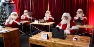 في بريطانيا.. بابا نويل يحتفل مع الأطفال أونلاين بسبب جائحة كورونا