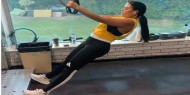 بالفيديو|| رانيا يوسف تمارس التمارين الرياضية في "الجيم"