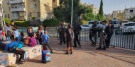 بالصور|| مستوطنون يقتحمون مدرسة عربية في اللد بحماية شرطة الاحتلال