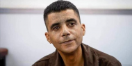 بالفيديو|| الاحتلال يمنع الأسير " الزبيدي" من رفع شارة النصر خلال جلسة المحاكمة