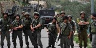 الاحتلال يعتقل 3 مواطنين ويستولي على مخرطة في الخليل