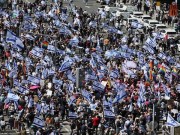 مظاهرة في «تل أبيب» تطالب باستئناف النظر بصفقة تبادل الأسرى