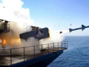 صواريخ باليستية وطائرات مسيرة باتجاه سفينة في البحر الأحمر