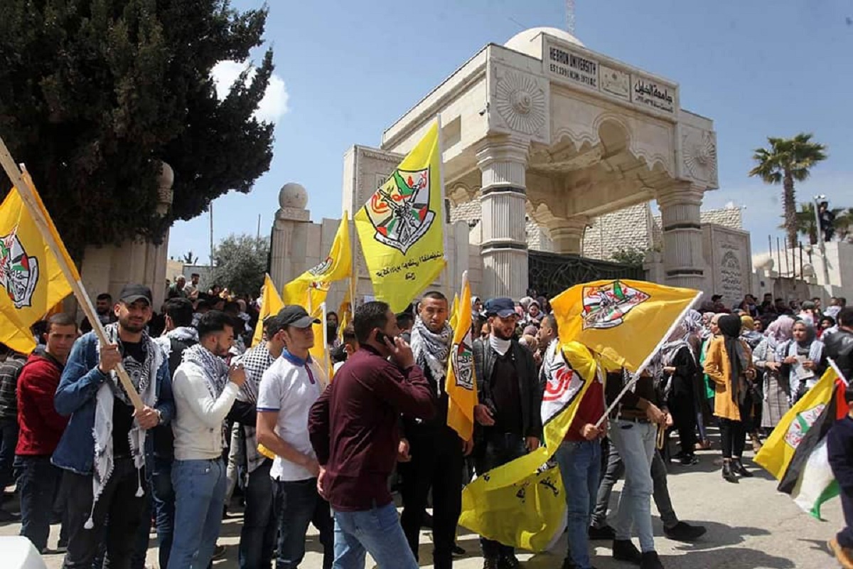 احتفالات شبيبة فتح بفوزها بانتخابات جامعة الخليل