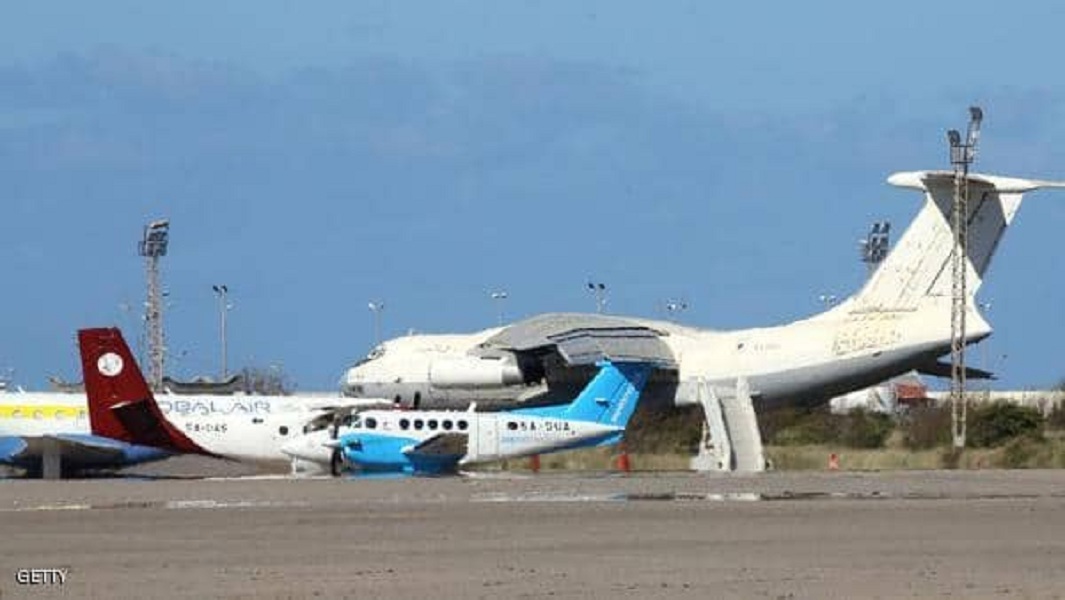 الطائرات في مطار امعيتيقة