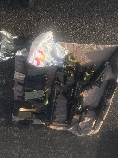 أسلحة يزعم الإحتلال ضبطها بحوزة مواطنين بالقدس